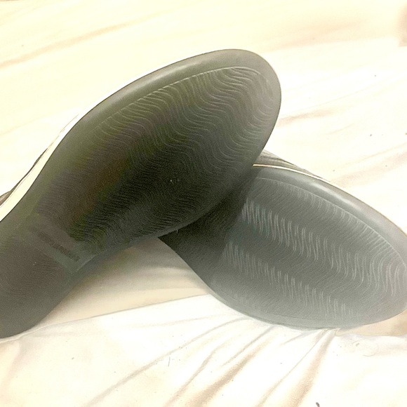 Giorgio Armani Black Pebbled Leather Ankle Boots. Worn once. 8 1/2. - Picture 4 of 11